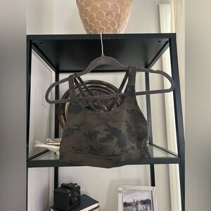 Lululemon women’s camo sports bra